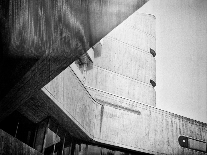 Institut für Hygiene und Umweltmedizin Bronica, Kodak TX400 (and strange light leak)